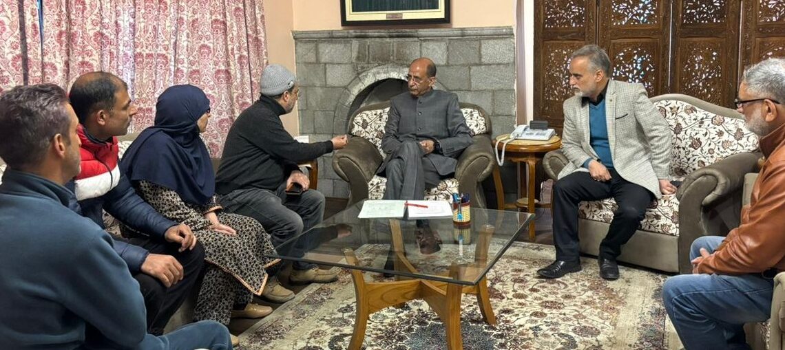 Advisor Nasir Aslam Wani meets delegations, individuals at Raabita Office