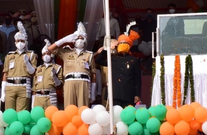 Advisor Sharma unfurls tricolor at Jammu, symbolizes victory of the ethos of unity in diversity