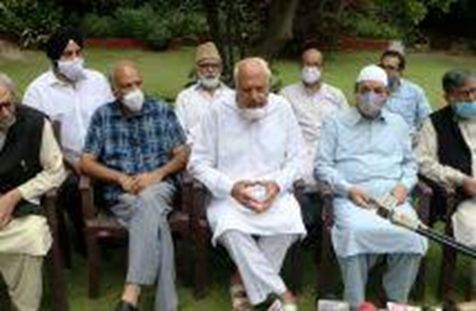 After Art 370 abrogation, Farooq chairs first party meet at Gupkar, senior party men attend meet