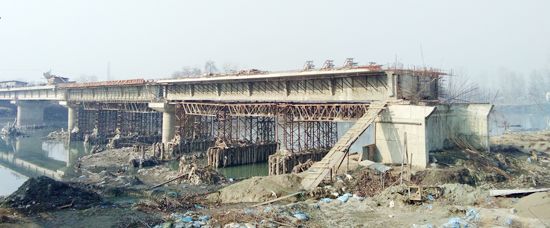 After tragedy, construction work on vital Gandbal bridge resumes after long delay