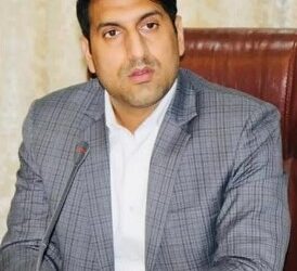 DC Srinagar inspects progress on construction work on Dalgate Bridge, pace of Macadamization Works in City