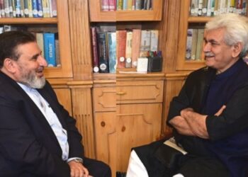 Altaf Bukhari calls on LG Sinha
