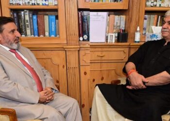 Altaf Bukhari calls on Lt Governor