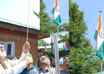 Apni Party commemorates Independence Day, Altaf Bukhari hoists tricolour at party headquarters