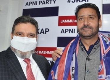 Chairman MC Ang along with 21 councilors join JKAP, Altaf Bukhari welcomes them into party fold