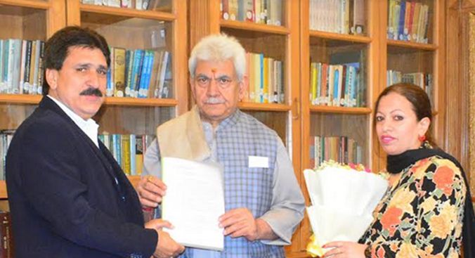 BJP leader Altaf Thakur meets LG Sinha, raises public issues about Tral, LG assures speedy Redressal of all issues’