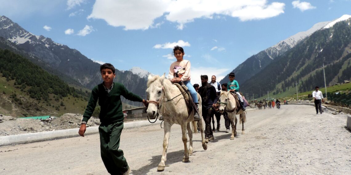 In Pictures: Heavy rush of tourists in Sonamarg
