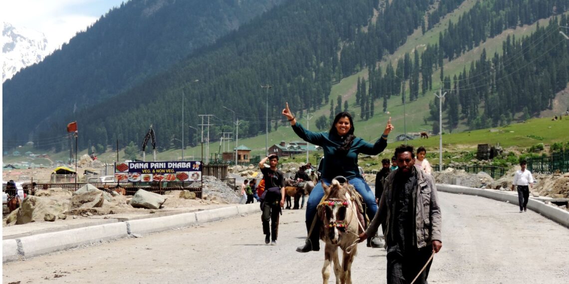 In Pictures: Heavy rush of tourists in Sonamarg