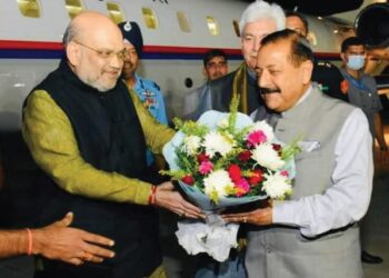 LG Sinha, CS others accord rousing welcome to HM Amit Shah on his arrival at Tech Airport Jammu