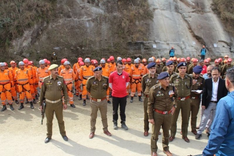 ADGP Armed J&K visits Nud, Samba-interacts with JKP Mountain Rescue Team