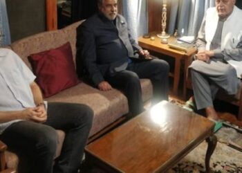 Anand Sharma discusses full statehood, early J&K Vidhan Sabha polls with Dr Farooq, Omar Abdullah