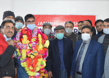 Apni Party felicitates  Ashraf Dar for winning Rawalpora municipal ward in Srinagar,  Altaf Bukhari thanks people for their support to Party candidates across JK