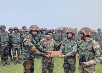 Army Chief Gen Manoj Pande Visits Forward Areas Along LoC