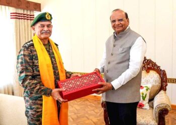 Army Chief calls on Ladakh LG in Leh