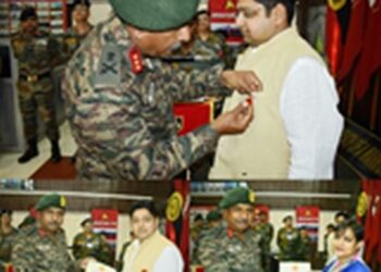 Army Commander, Western Command awards spl medallion & commendation card to Div Com(J)