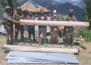 Army assists in repairing mosque damaged in Pak shelling in Karnah