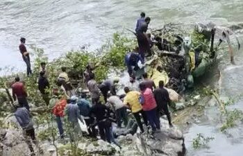 Technician killed, 2 pilots injured as Army helicopter crashes in Kishtwar