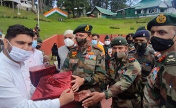 Army installs iconic national flag at Gulmarg