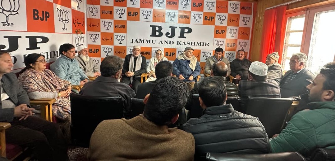 Ashok Koul chairs review meeting in Srinagar, calls for strengthened booth-level public connect in Kashmir