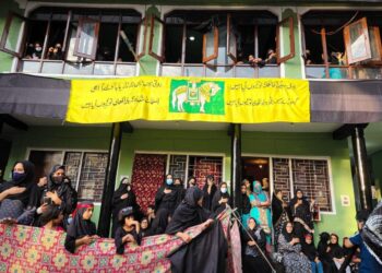 Muharram procession at Chinkral Mohalla Habba Kadal in Srinagar