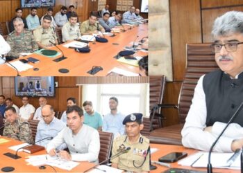 Chief Secretary Attal Dulloo chairing a flood preparedness meeting in Srinagar-Pic/Kashmir Horizon