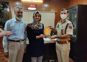 Awantipora Police felicitates martial art player