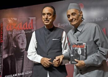 “Mufti misused my generosity to become CM in 2002” Says Azad in his autobiography