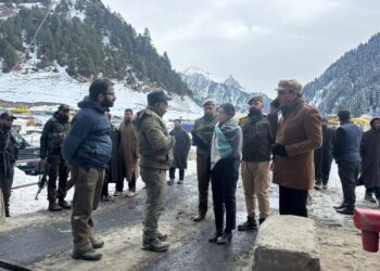 Secy Transport reviews functioning of Weighbridge at Sonamarg