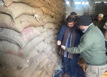 Satish Sharma conducts surprise visit of FCI godowns, emphasises quality food grains for public distribution