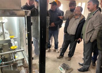 Director Agri(K) visits SM Farm Gangbug Srinagar, Takes stock of various adopted interventions