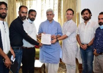 Former Minister, BJP Spokesperson & JK NYC Employees Delegation call on LG in Srinagar