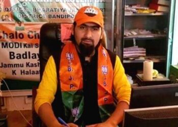 BJP’s Bandipora leader, his brother, father shot dead