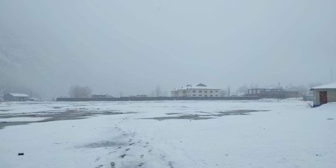 Bandipora-Gurez road closed after fresh snowfall