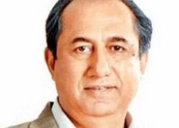 Bollywood actor Lalit Parimoo visits KU, interacts with students