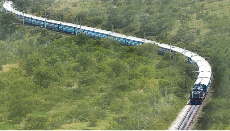Bomb threat triggers panic on Delhi-Jammu Tawi Rajdhani Express