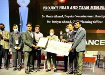 DC B’pora Dr Owais receives National Award for e-Governance from Dr Jitendra at Hyderabad