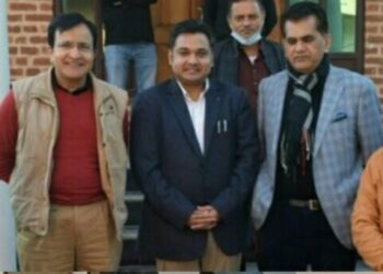CEO NITI Aayog visits Pahalgam, chairs meeting of tourism officers