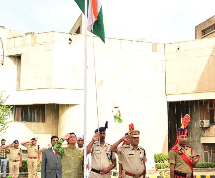 Chief Justice hoists National Flag at Srinagar wing of JKL High Court