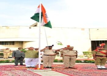 J&K, Ladhak CJ hoists National Flag at Srinagar High Court