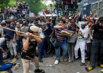 118 police personnel injured, 70 detained as CJP protest turns violent in Delhi