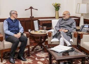 CM Omar Calls On HMT Amit, Discusses Statehood, Security, Power Structure
