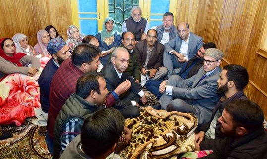 CM Omar condoles family of Dr. Shahnawaz, announces full support for son’s education, future