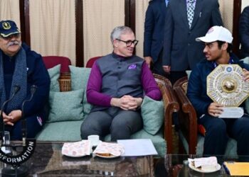 CM Omar felicitates victorious J&K under-16 cricket team for historic Vijay Merchant Trophy win