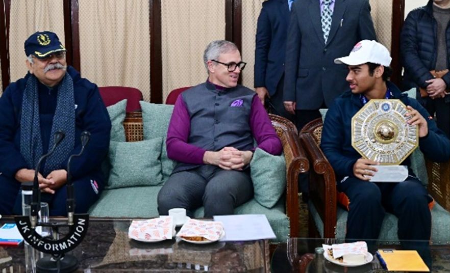 CM Omar felicitates victorious J&K under-16 cricket team for historic Vijay Merchant Trophy win