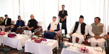 CM Omar hosts ‘At Home’ on Independence Day at SKICC, LG Sinha attends.