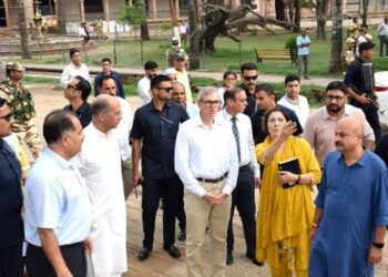 CM Omar inspects Mubarak Mandi restoration, stresses on enhancing its heritage appeal