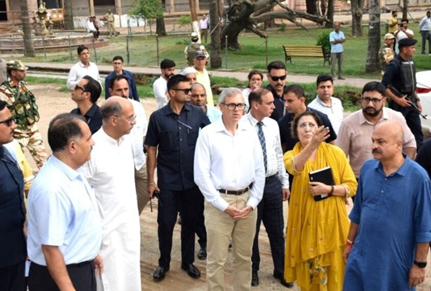 CM Omar inspects Mubarak Mandi restoration, stresses on enhancing its heritage appeal