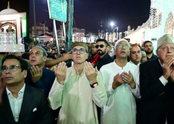 CM Omar offers Magrib prayers at Hazratbal Shrine on Eid-e-Milad-un-Nabi (SAW)