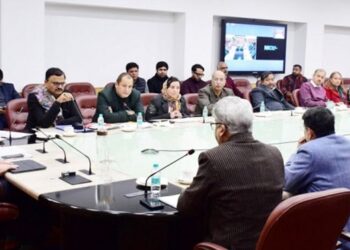 CM Omar reviews functioning of Govt. Deptts, sets benchmarks for 100 days, one year