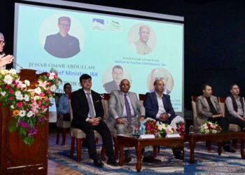 CM Omar unveils Convention Center, Ski Hire Shop at Gulmarg